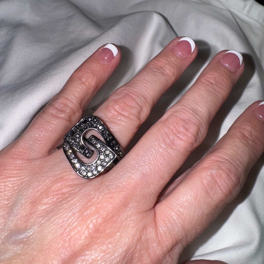 Silver & Black Statement Ring – Elegant Modern Cocktail Jewelry
